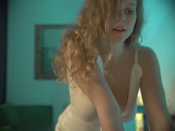 Nude cam girl chillwithkira image #1064324