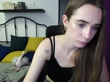 carolin_e nude girls camming