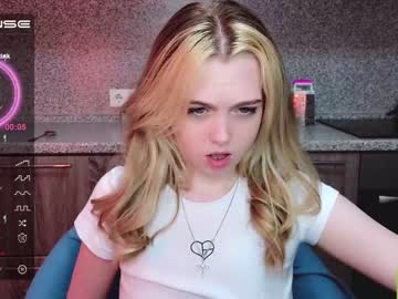 Nude cam girl small_blondee image #4240138