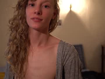 Nude cam girl sistinehashands image #2499573