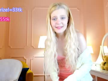 Nude cam girl alien_kitty_ellie image #2390840