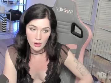 Nude cam girl evelynclaire image #4077819