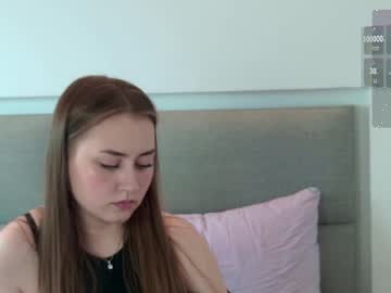 Nude cam girl emilyl_ove1 image #7029519