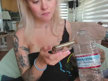 Nude cam girl honey_sunshine image #2394488