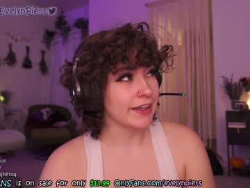 Nude cam girl evelynpiers image #3098524