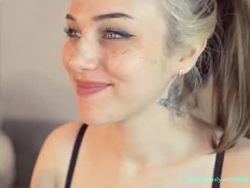 Nude cam girl mia_milagros image #1784886