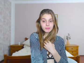 Nude cam girl little_kitt1y_ image #5582382