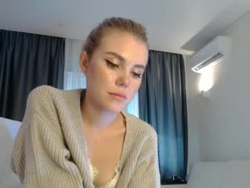 Nude cam girl amourvenenum image #2676527