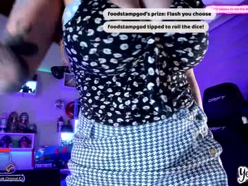 Nude cam girl yesikasaenz image #3744859