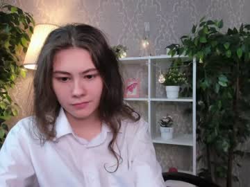 Nude cam girl little_mandy image #2139350