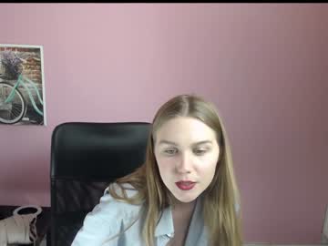 nextdoorgir_l nude girls camming