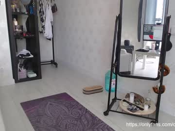 Nude cam girl _mllymoore_ image #2295319