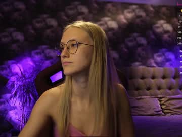 Nude cam girl angeellina image #3670139