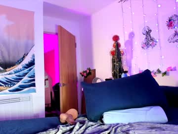 Nude cam girl littlee33 image #1955182