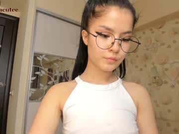 Nude cam girl akino_17 image #1199779