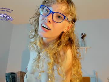 Nude cam girl sistinehashands image #705227