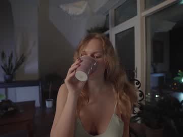 Nude cam girl chillwithkira image #962671