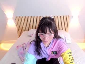 Nude cam girl little_effy18 image #3998928