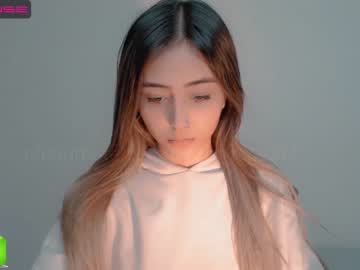 Nude cam girl gummy_bear7 image #317078