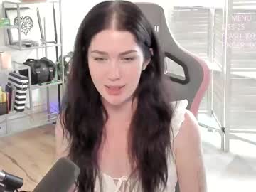 Nude cam girl evelynclaire image #4213302