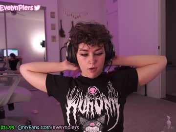 Nude cam girl evelynpiers image #2309017