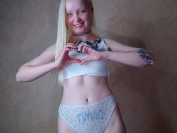 rainy_moon nude girls camming