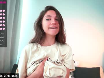 Nude cam girl mia_elfie image #2453359
