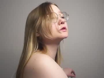 Nude cam girl moon_milking image #5721338