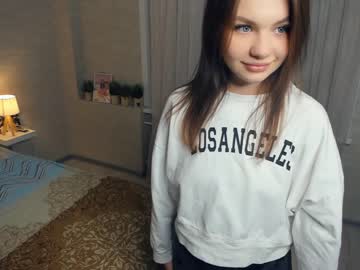 Nude cam girl smiles_energy image #5940246