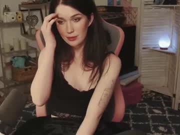 Nude cam girl evelynclaire image #6043344