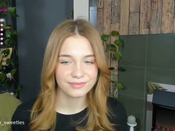 Nude cam girl thomashelena image #1268030