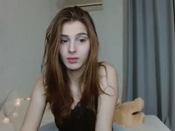 Nude cam girl little_kitt1y_ image #5588414