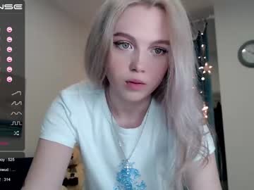 Nude cam girl small_blondee image #1373350