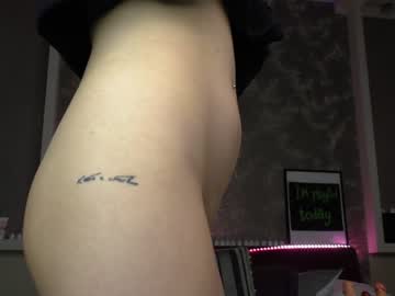 Nude cam girl queenelia image #5582635