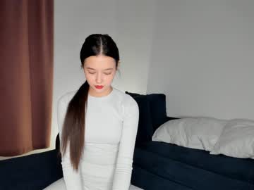 Nude cam girl emilybatee image #3983168