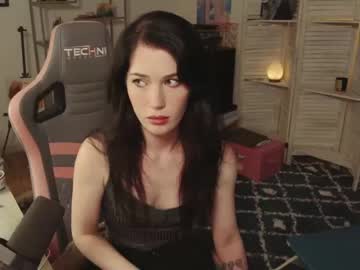 Nude cam girl evelynclaire image #6136241