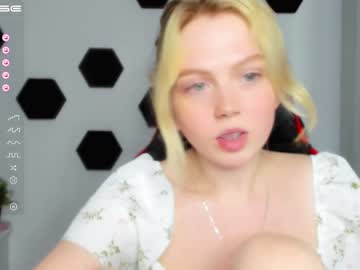Nude cam girl small_blondee image #3840215
