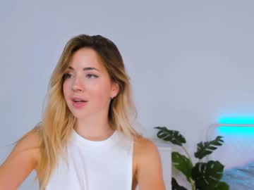 Nude cam girl emmi_rosee image #3051681